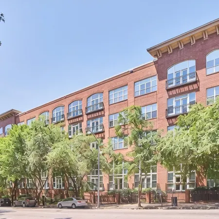 Luxe Downtown Penthouse! In the Heart of City w/Parking!!