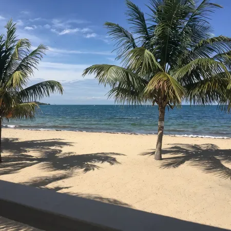 Beach Front Cottage in the heart of Placencia Village