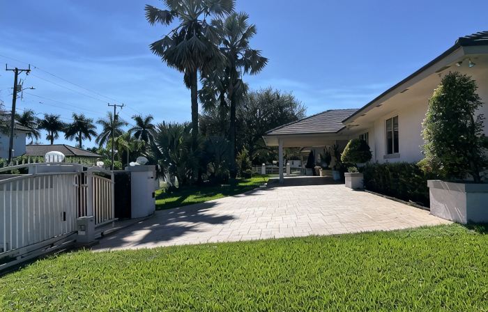 3-bedroom in Davie . WiFi, AC. Pool ,near to Sawgrass Mall, Hard Rock ,F Garden,