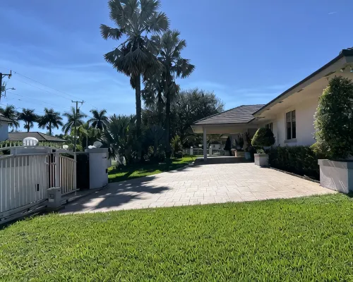 3-bedroom in Davie . WiFi, AC. Pool ,near to Sawgrass Mall, Hard Rock ,F Garden, Hotels in Davie