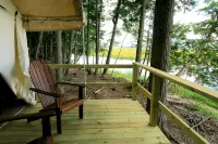 Lakefront Glamping Tent w/ensuite bathroom, King Bed, Fabulous View, near Acadia - Alppimaja
