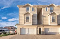 Poolside Canalside Standalone 3BR 3.5BA @The Breezeways across from Balli Beach - 4-Star