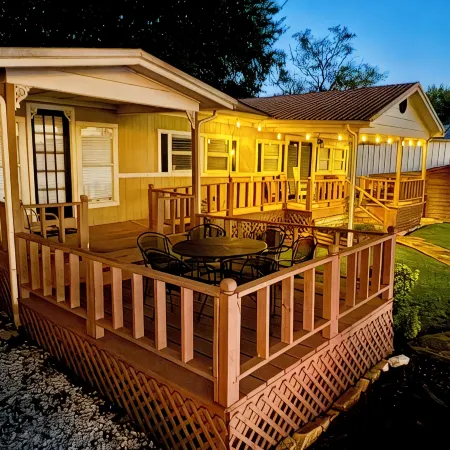 Lazy Days Lakefront Retreat Lake Granbury Home, Yard, Dock-Lift, Covered Parking