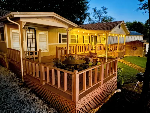Lazy Days Lakefront Retreat Lake Granbury Home, Yard, Dock-Lift, Covered Parking - balcony