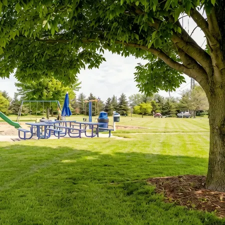 Beautiful Luxury Home located at Island Pointe Marina! Just 1 mile to downtown!