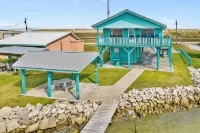 Waterfront Home With Private Fishing Pier on Turtle Bay - 4-Star