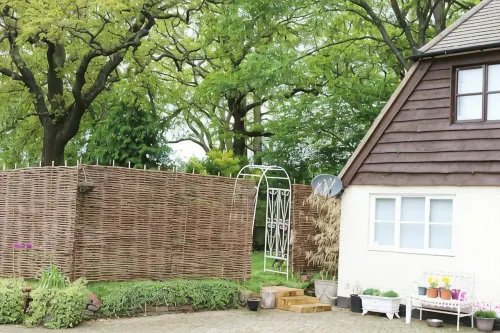 Inclusive, child-friendly, dogs welcome, garden area, near pubs/river/golf