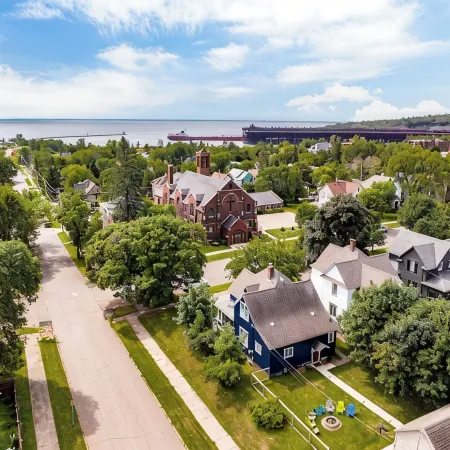 Kid-Friendly, Family Homebase Only 2 Blocks to Lake Superior - Dine Hike Explore