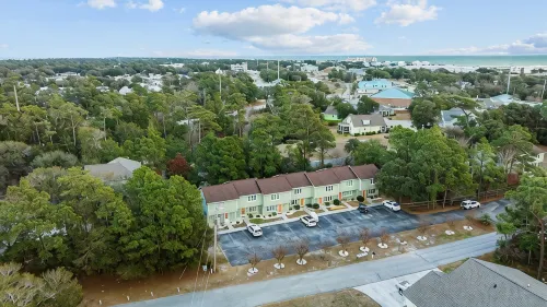 Sleeps 5! 2 Br, 2.5BA Townhome-Walk to Beach & Dining – Your Escape Awaits!