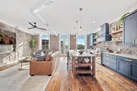 Knoxtopia: Boutique Luxury in the Heart of Downtown Knoxville - 4-Star