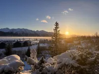 Gorgeous new, 1 bd luxury  apt, offering stunning views of the mountains and bay