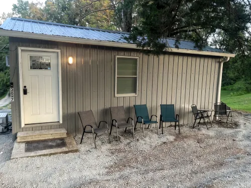 Timy Home near Wolf Creek Marina & multiple boat ramps with a full kitchen