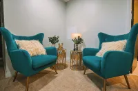 Family Friendly Downtown Apple Creek by Antiques - 3-Star