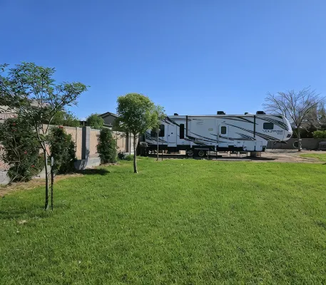 Cozy RV tucked back in a quiet property with plenty of room to relax