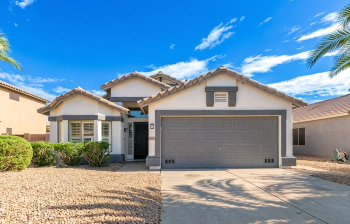 Gilbert Oasis ~ 5-Star Luxury Remodel! EV Charger, Putting Green & Single Story