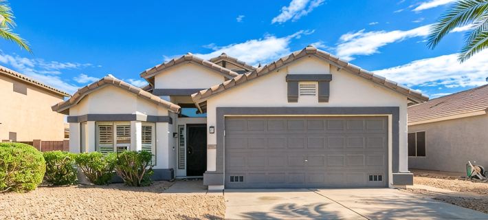 Gilbert Oasis ~ 5-Star Luxury Remodel! EV Charger, Putting Green & Single Story Hotel di Gilbert