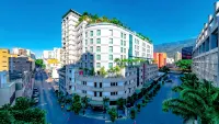 Waldorf Hotel - parking