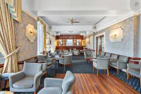 Marine Hotel