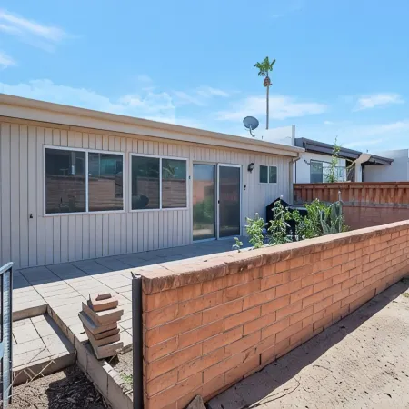 Entire 1500 sqft 2bed 2bath access to the pool don't be cramped in a room!