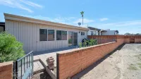 Entire 1500 sqft 2bed 2bath access to the pool don't be cramped in a room! - Wifi