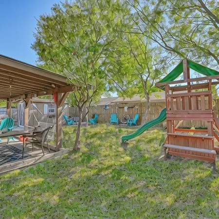 Kerrville Hidden Gem with Firepit and Grill - Great Location