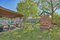 Kerrville Hidden Gem with Firepit and Grill - Great Location - Pet friendly