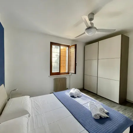 PANORAMIC APARTMENT SITUATED IN THE TOWN CENTER WITH LAKE VIEW