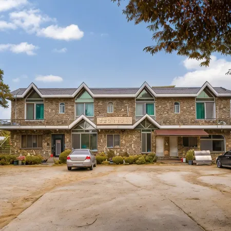 Wonju Keundol Pension Отели рядом с достопримечательностью «Храм Курёнса»