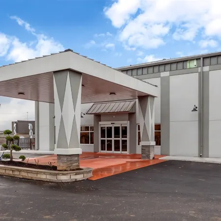 Days Inn & Suites by Wyndham Bowling Green