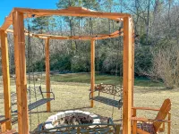 Stunning River-Side Cottage with Fire Pit! - 3つ星