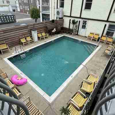 Studio efficiency 4 beds condo, 1 block from boardwalk. AC Pool WiFi Wildwood NJ Fitness & Recreational Facilities