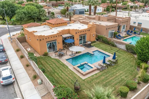 Unique Bermuda Escape with Pool/Spa & King Size Bed!
