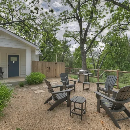 The Grove E with Hot Tub & King Bed - 2 Blks to Main