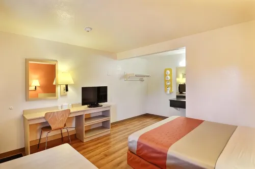 Travelodge by Wyndham Brattleboro VT