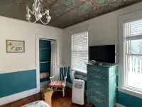 Cozy 1890 Cottage Studio with Hot Tub and Fire Pit in Downtown Kennebunk - 2 stjerner