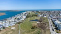 Pristine, airy beach home: sunsets, surf, golf, AC - 4つ星