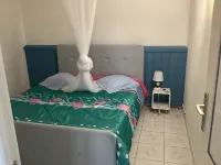 Lower villa with sea and mountain views - Homestays