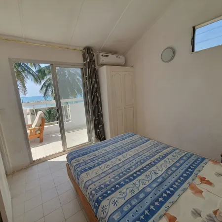 Rare in Saly! Seafront detached villa - 1st line, under the coconut trees.