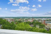Spacious 7-bedroom house- unique history, modern comforts and incredible views