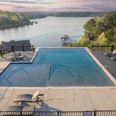 Waterfront family home on Smith Lake