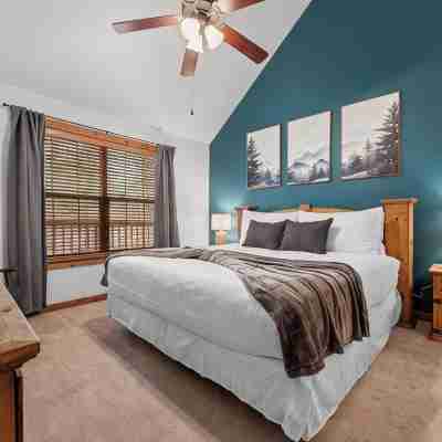 Modern Cabin - Sunroom - Resort Amenities - Near Silver Dollar City Rooms