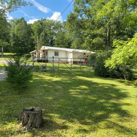 Charming 3-bedroom house in Pioneer with WiFi and AC