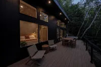 Luxe Cozy Spa Cabin w/ Hot Tub, Sauna, Fireplace, 10 Mins to Sunday River - 4-Star