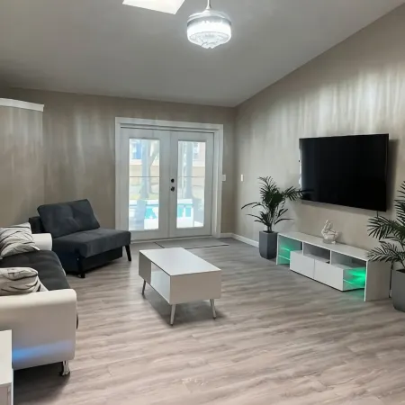 4BR Heated Pool Relaxation Home / Airport / Beach