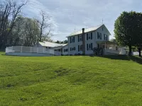 Beautifully Updated Country Home - Homestays
