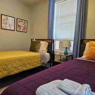 Cozy Home, Close to Dining, Entertaining, Military Bases, Beaches and More. Rooms