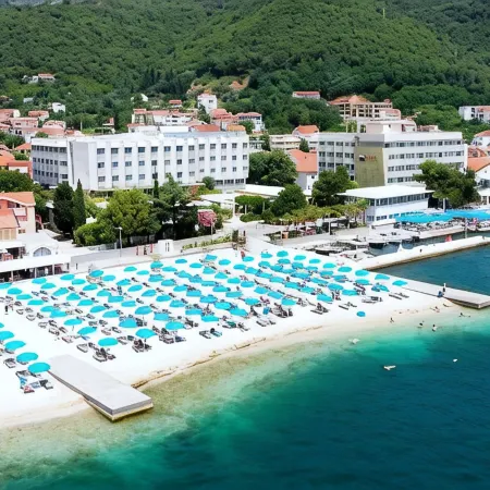Carine Hotel Delfin
