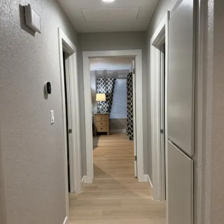 Charming 2-bedroom house with AC in Modesto Отели в г. Модесто