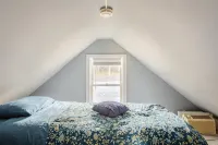 3-bedroom house in charming Meredith with WiFi, AC. Enjoy your stay