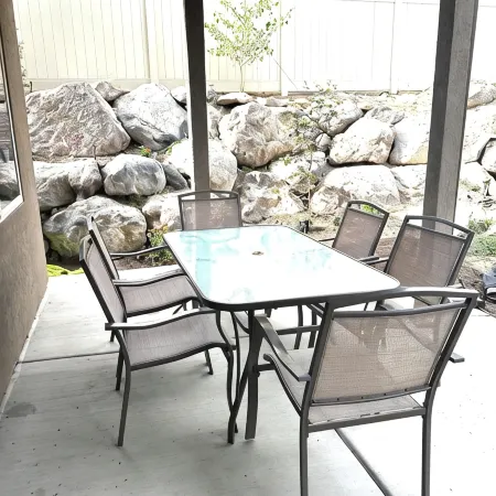 Mountain Views - Hot Tub - Huge Patio + BBQ Fun